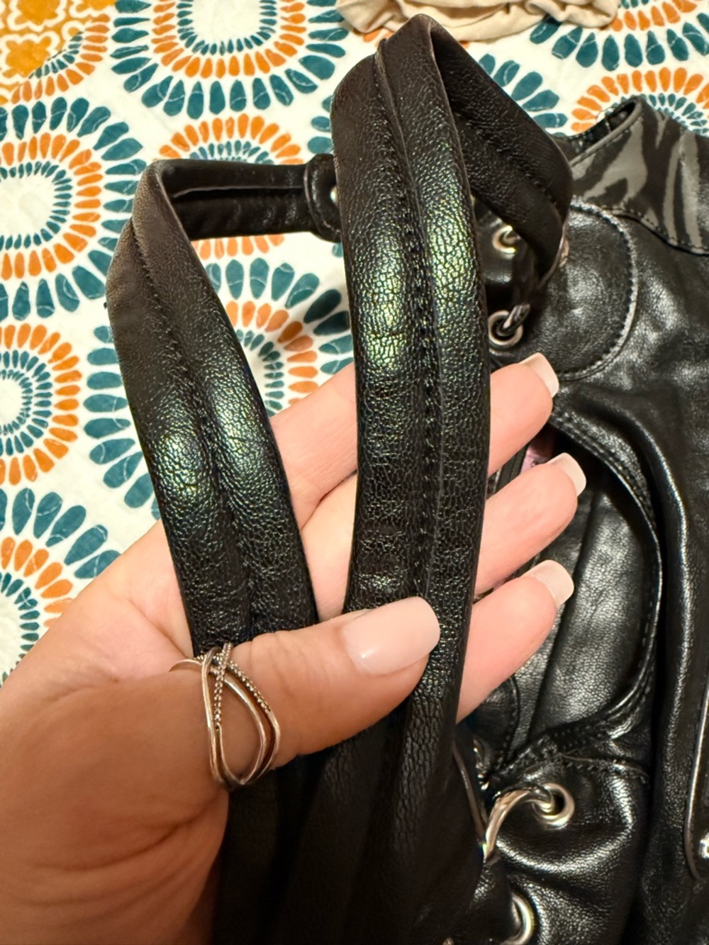 Elegant Kathy Van Zealand Black Leather Handbag - Picture 8 of 11